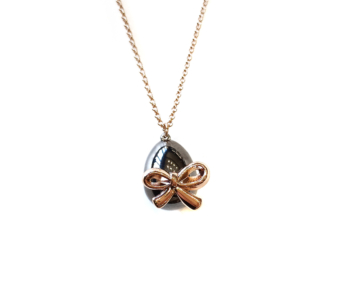 Μενταγιόν αυγό με φιόγκο